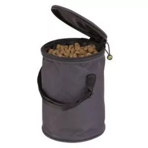 Maelson Cestovný skladací zásobník na granule na 2,3 kg krmiva – antracitový – 19 x 19 x 27 cm